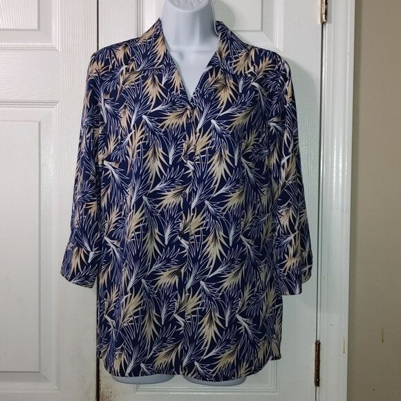 Blue Tan white super soft fern print button down blouse Sz M NWOT - Picture 1 of 4